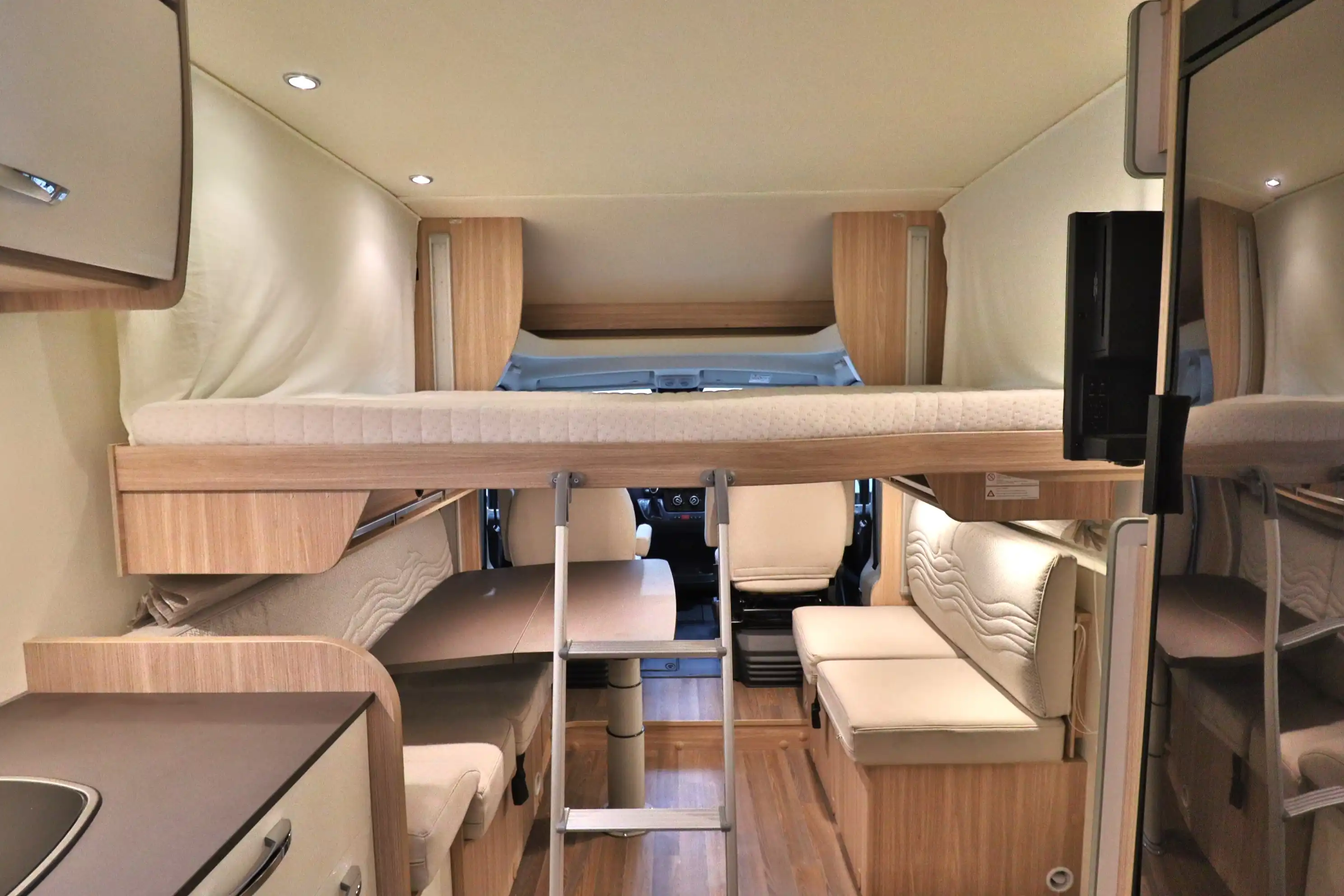 BUERSTNER Delfin T 680 G Riva Loft